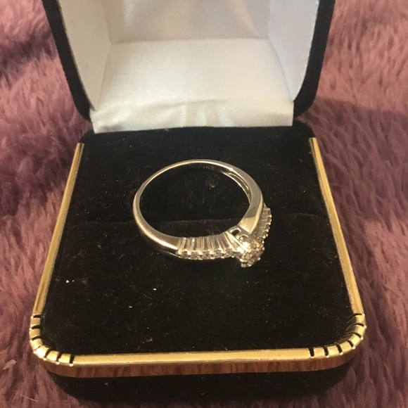 Designer Vintage 10K White Gold Natural Diamond Ring- - Picture 16 of 16